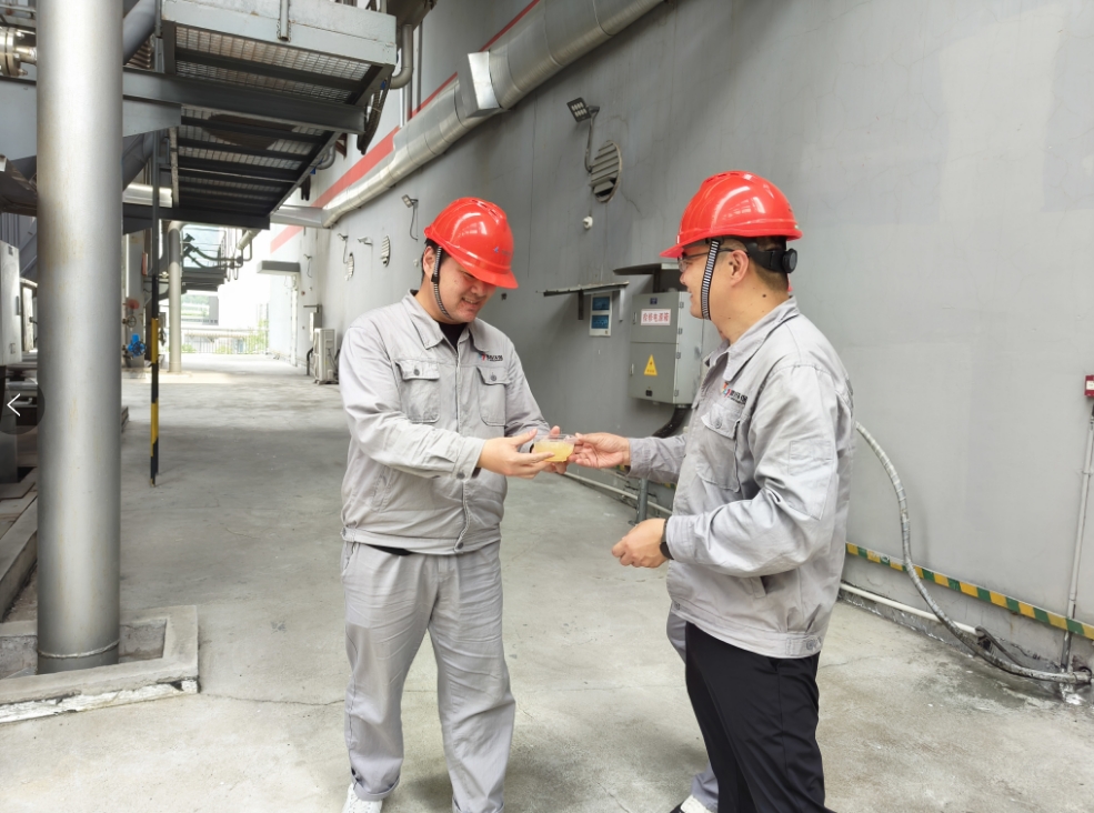 �������ڷ�չ����ο�ʻ Ϊһ��Ա�������䱣��ȫ